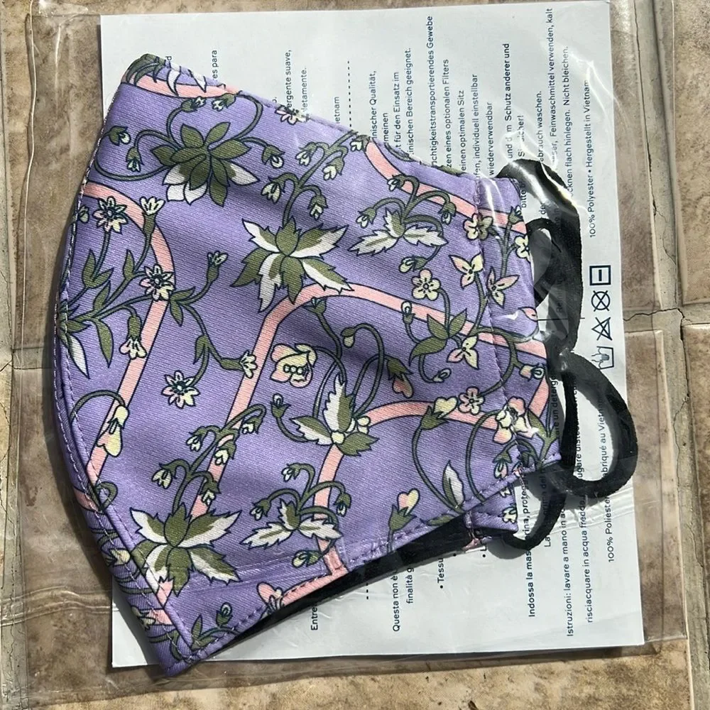Tory Burch Face Mask – NWT – Stylish & Reusable